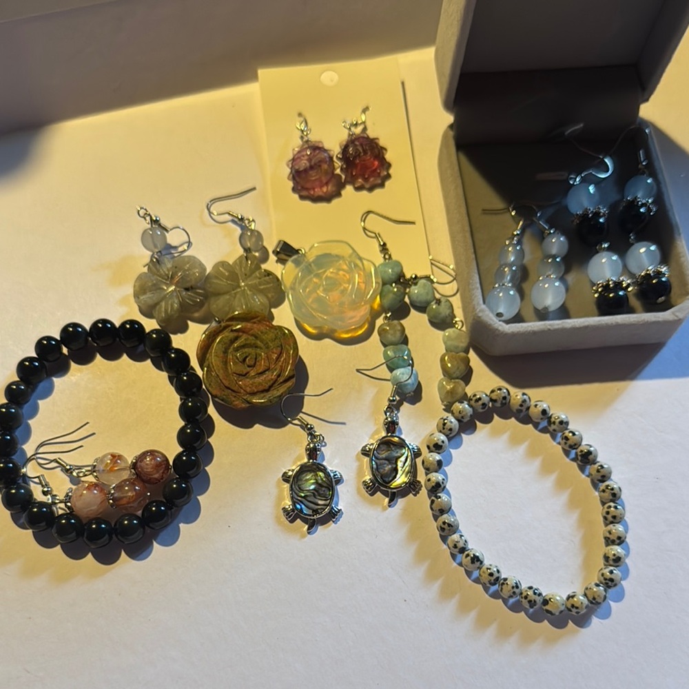 Elegant Women's Jewelry Set - Black, Gold, Silver